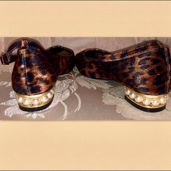 LEOPARD VELVET PEARL HEEL FLAT - Picture 4 of 4